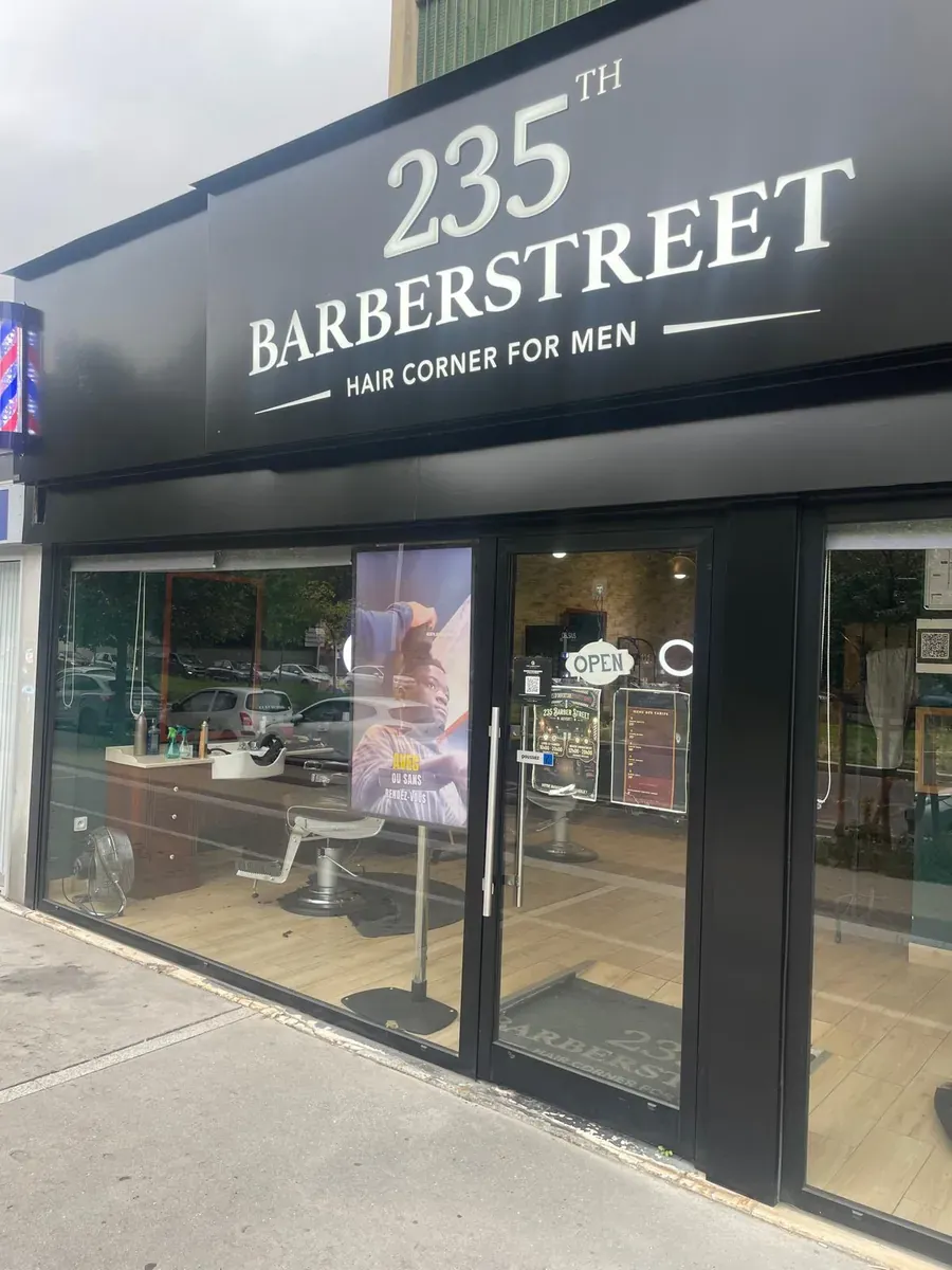 Devanture de 235th Barber Street, 75 avenue de Verdun à Ivry-sur-Seine