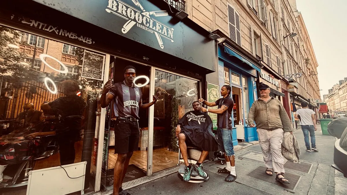 Devanture de Brooclean Barbershop, rue du Château d'Eau